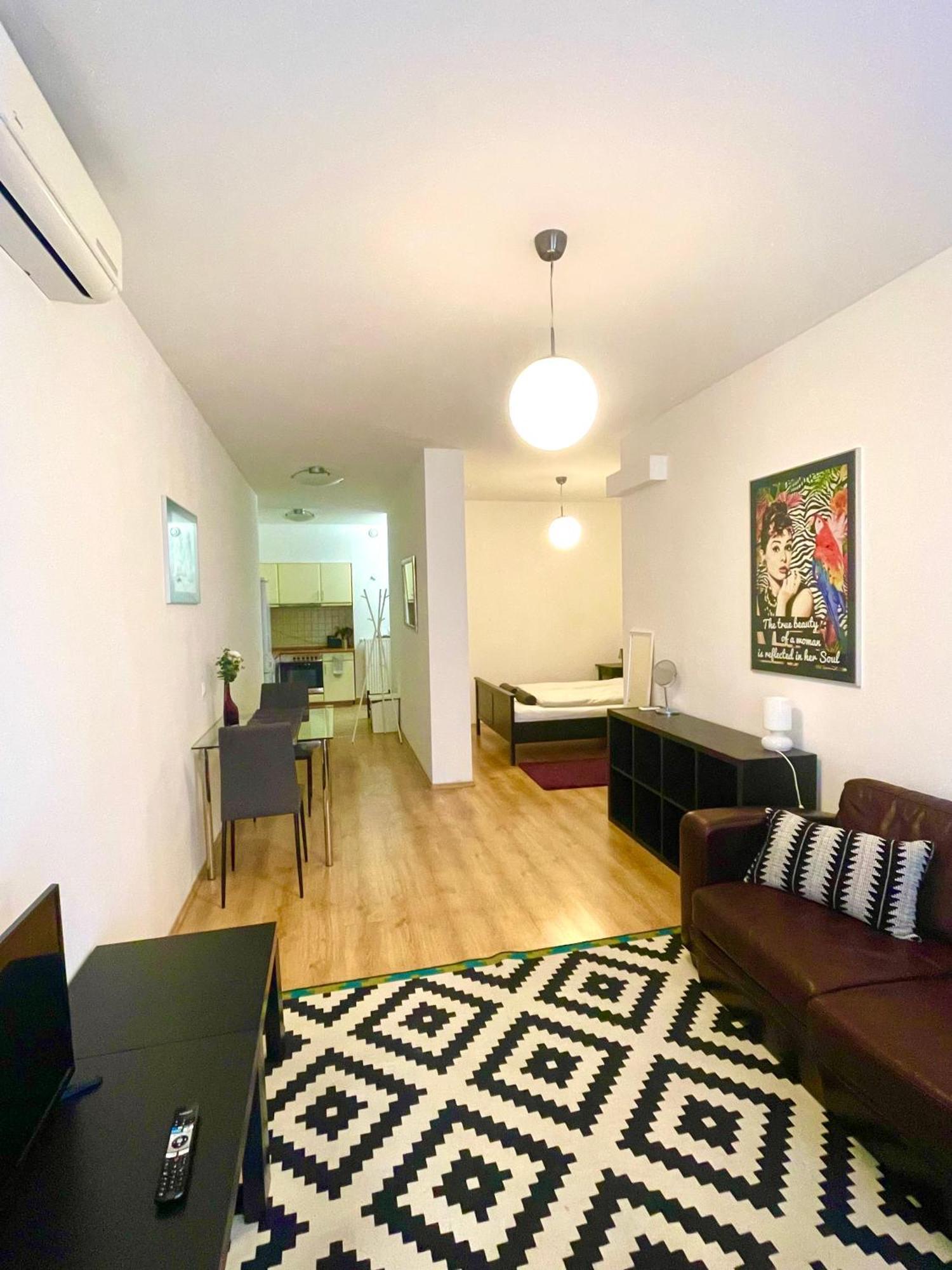 Broadway Apartments บูดาเปสต์ ภายนอก รูปภาพ